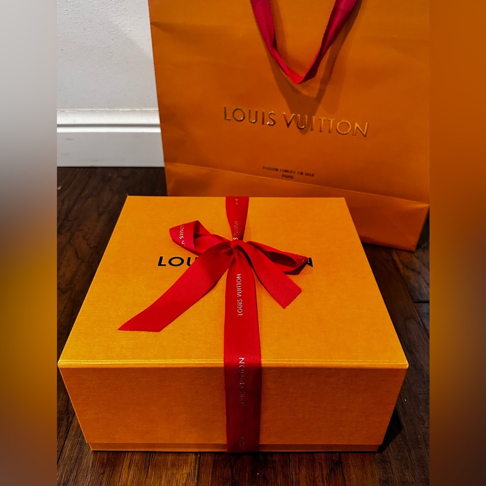 Authentic Lg Magnetic Gift Box, Embossed Ribbon, Embossed Ltd Edition Gift Bag